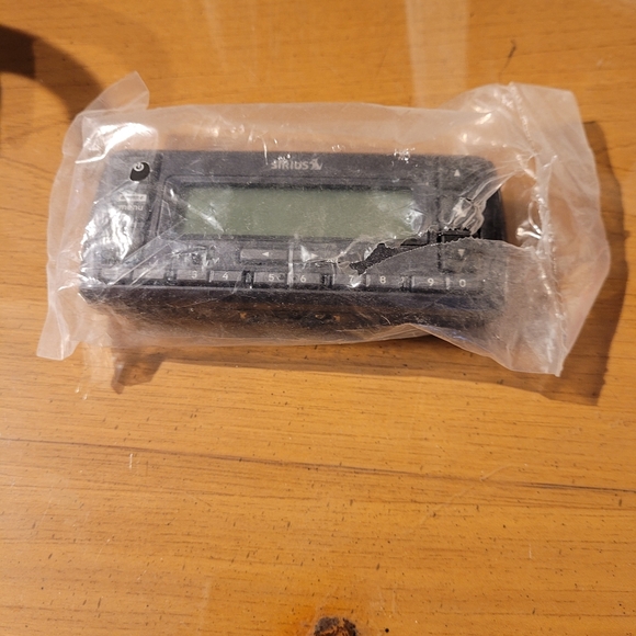 Sirius XM receiver. - Picture 3 of 9